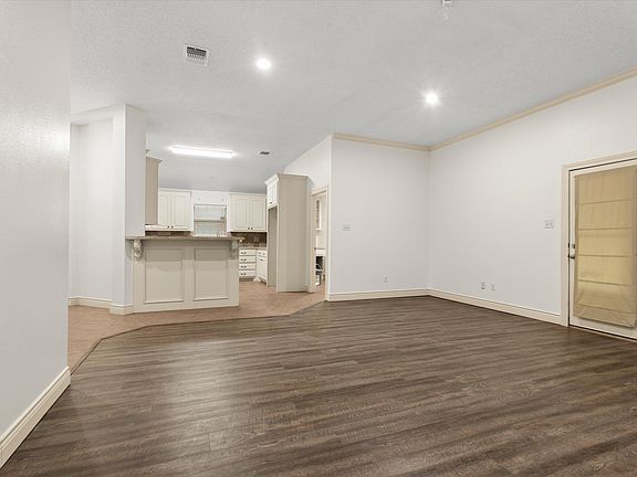 4th image of 3015 109th St