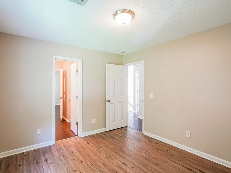 131 E Braxton Ln — Photo 14