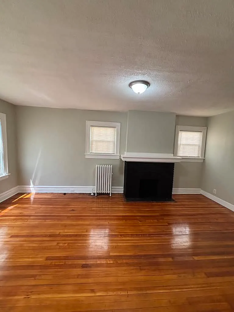 4 bed, 1100 sqft, $2,495 — Photo 3