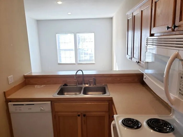 581 Woodson Ln — Photo 8