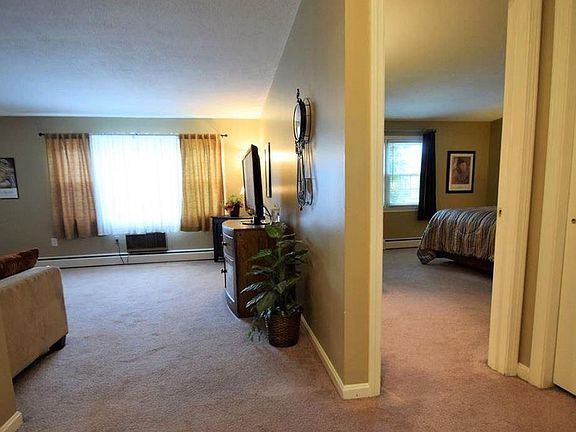 5th image of 137 Vernon Ave #E4