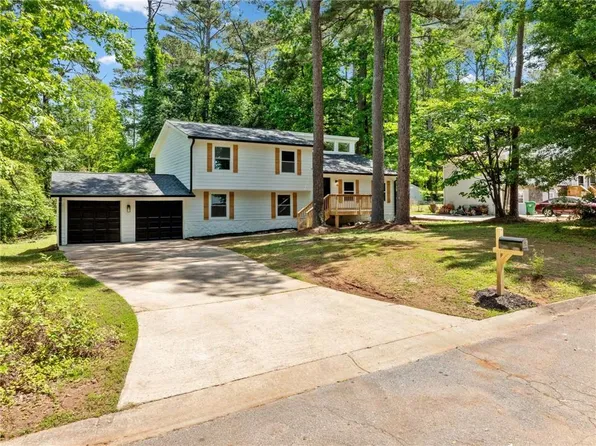 4058 Daron Ct, Ellenwood, GA 30294