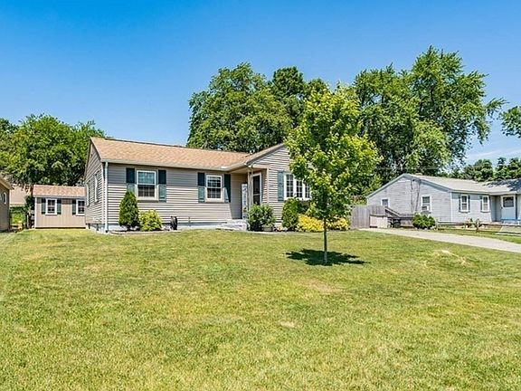 3rd image of 124 Gelinas Dr