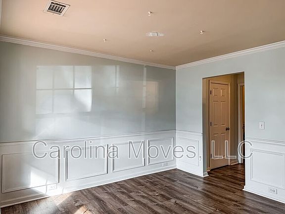 3rd image of 210 Sawyer Dr