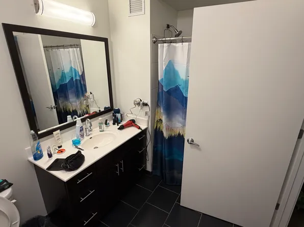 3741 N Halsted St #813, Chicago, IL 60613