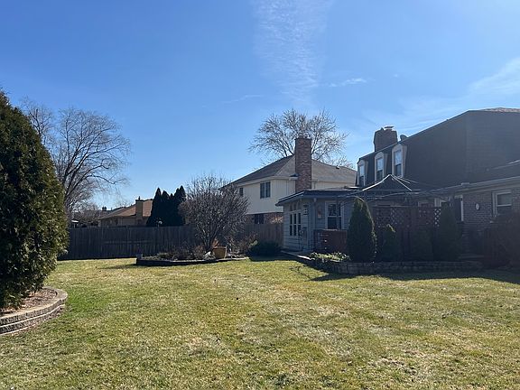 4th image of 133 Dickinson Dr