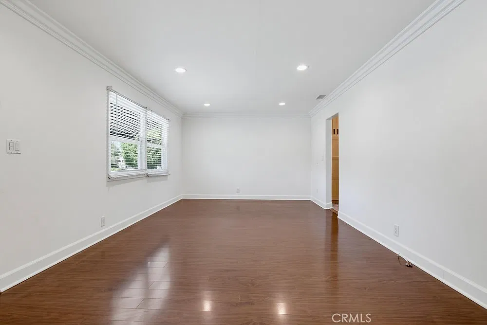 3 bed, 1041 sqft, $3,750 — Photo 4