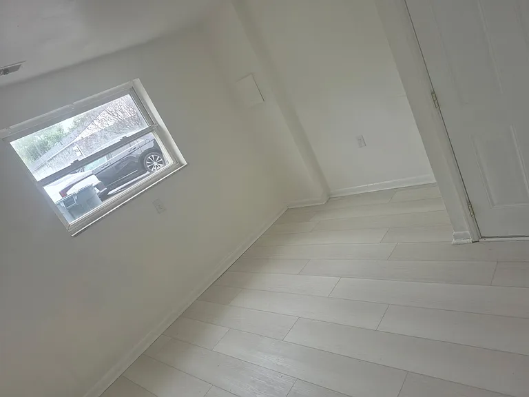 6504 Julian Ave #C1 — Photo 2
