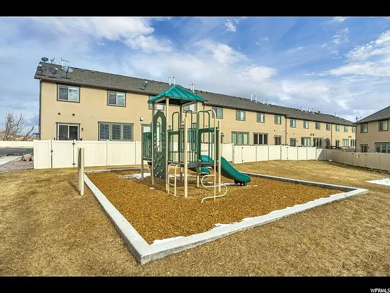 229 E Bridgewater Ln — Photo 28