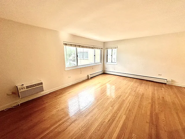6350 N Ridgeway Ave #2S — Photo 2