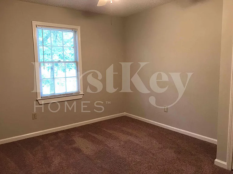 1201 Creekwood Cv — Photo 7