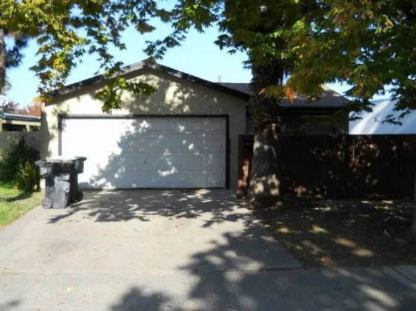 2305 Chrysler Dr, Modesto, CA 95350