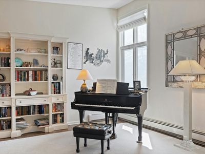 5601 Dewey Hill Rd APT 315, Edina, MN, 55439