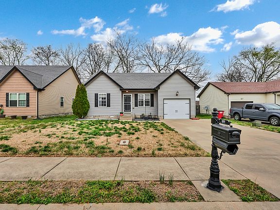 3rd image of 560 Falkland Cir