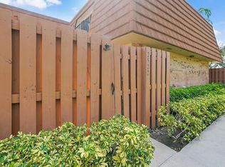 2522 Camelot Ct, Cooper City, FL 33026