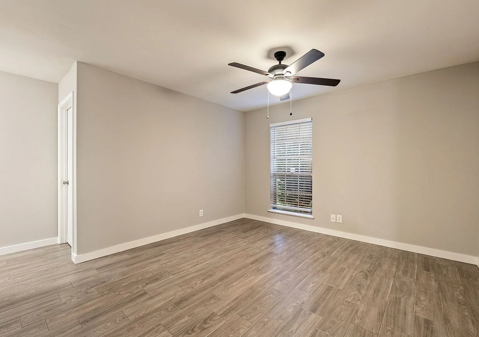 Beautiful 4 Bedroom, 2 Bathroom home in Northeast Austin, near Windsor Park — Photo 4