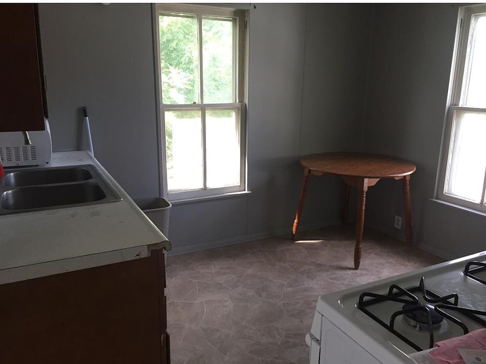 2nd image of 708 1/2 Poplar St #Up