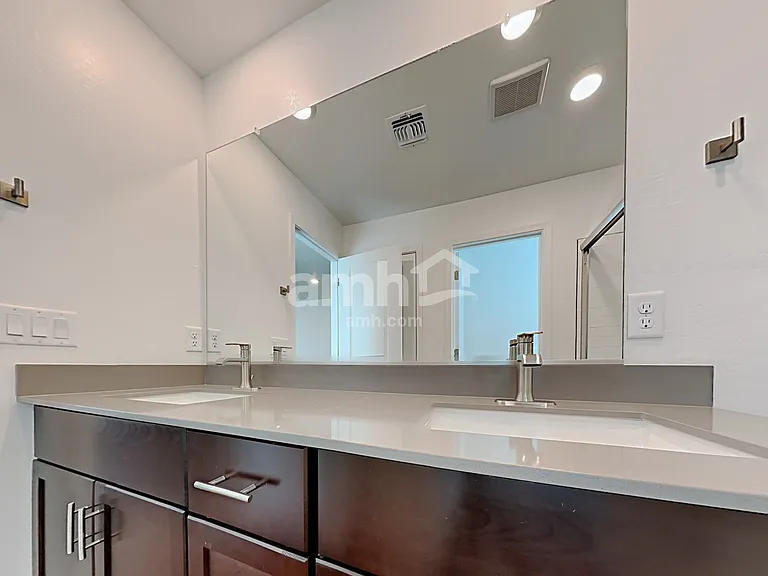 21522 S 231st St — Photo 12