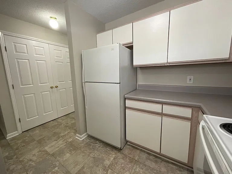 Meridian Park Apartments — Photo 23