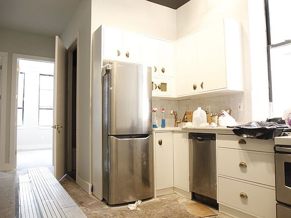 3rd image of 493 Washington Ave APT 1A