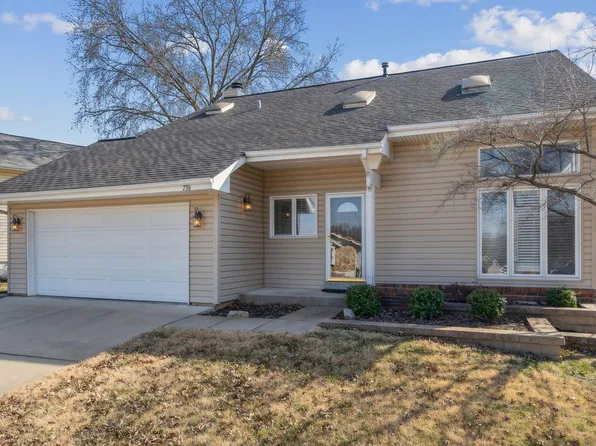 736 Woodbriar Ln, Saint Charles, MO 63303
