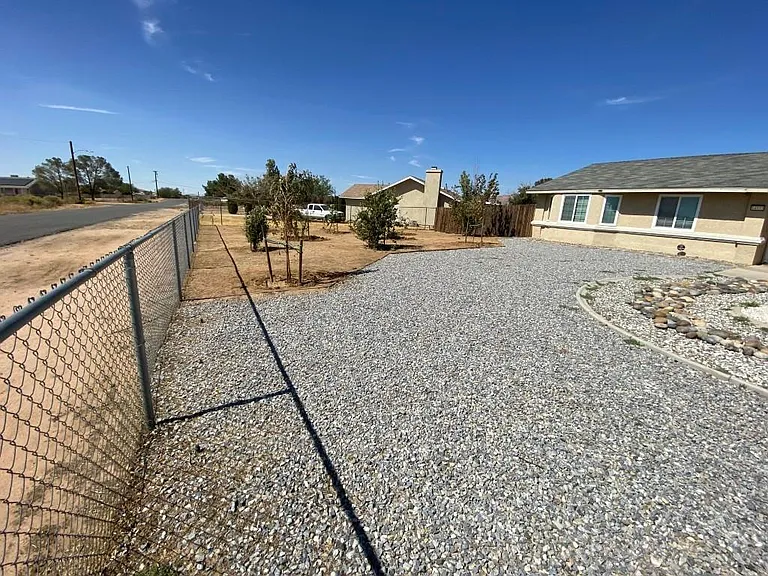14555 Pawnee Rd — Photo 3