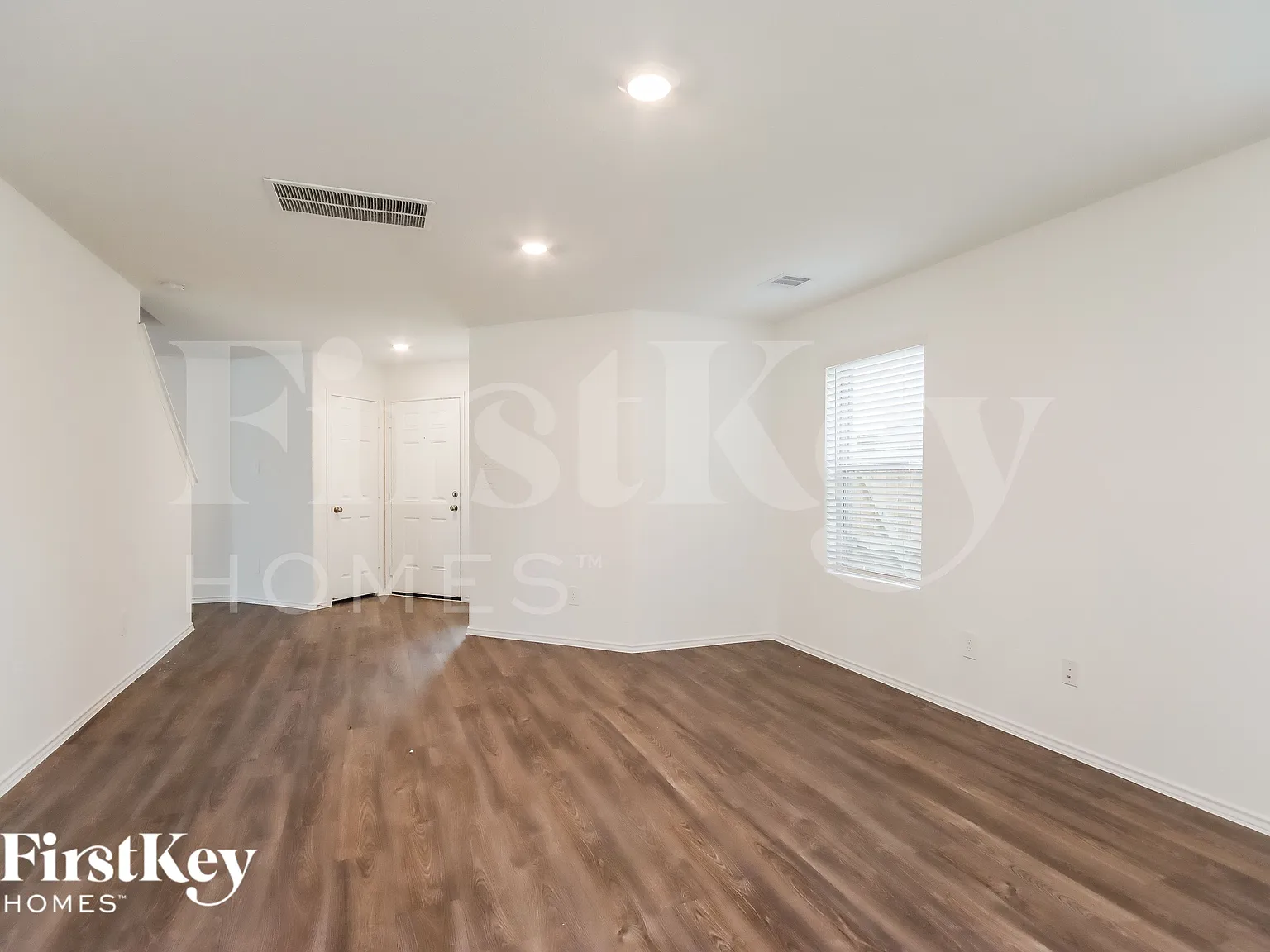3 bed, 2.5 bath, 1651 sqft, $1,795 — Photo 3