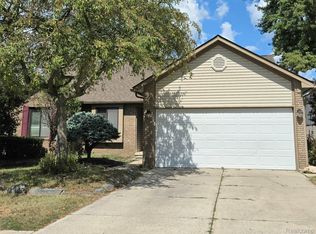 119 Arthur Dr, Troy, MI