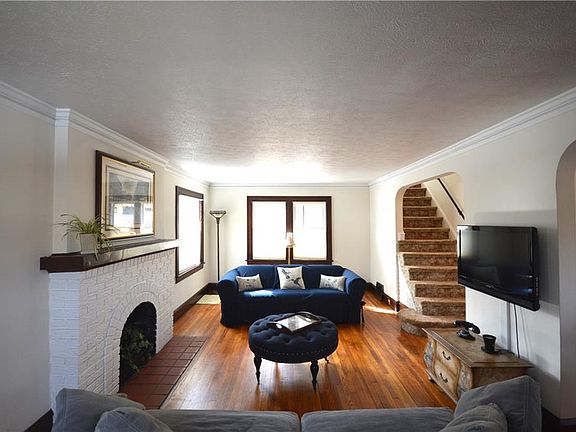 5th image of 300 E 216th St
