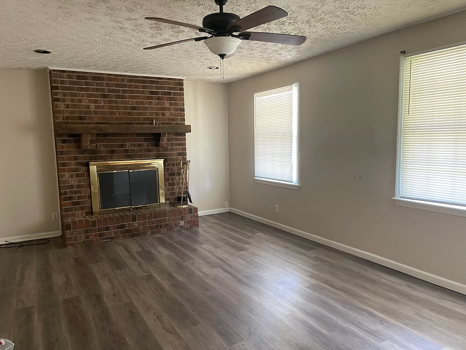 3 bed, 1.5 bath, 1200 sqft, $2,150 — Photo 2