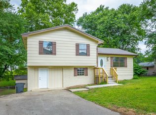 8975 Regent Ln, Hixson, TN 37343