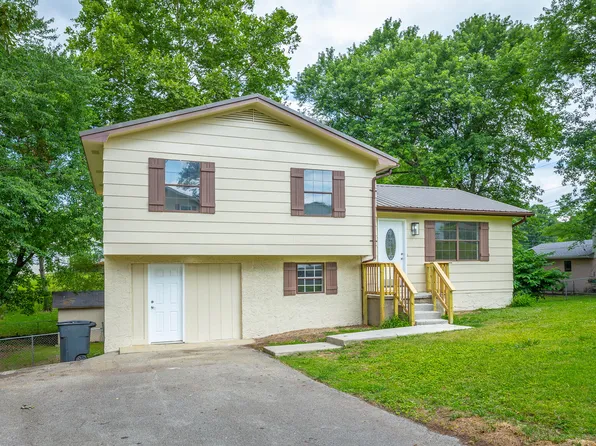8975 Regent Ln, Hixson, TN 37343