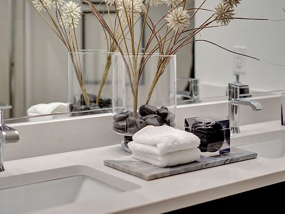 Owner s bath with dual sinks