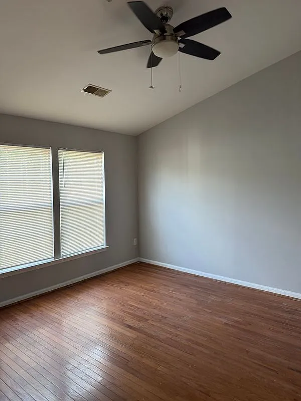 3 bed, 2.5 bath, 1240 sqft, $3,190 — Photo 4