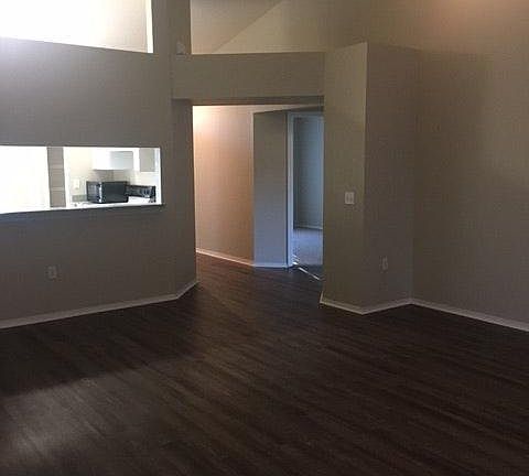 4th image of 5569 Moon Valley Dr