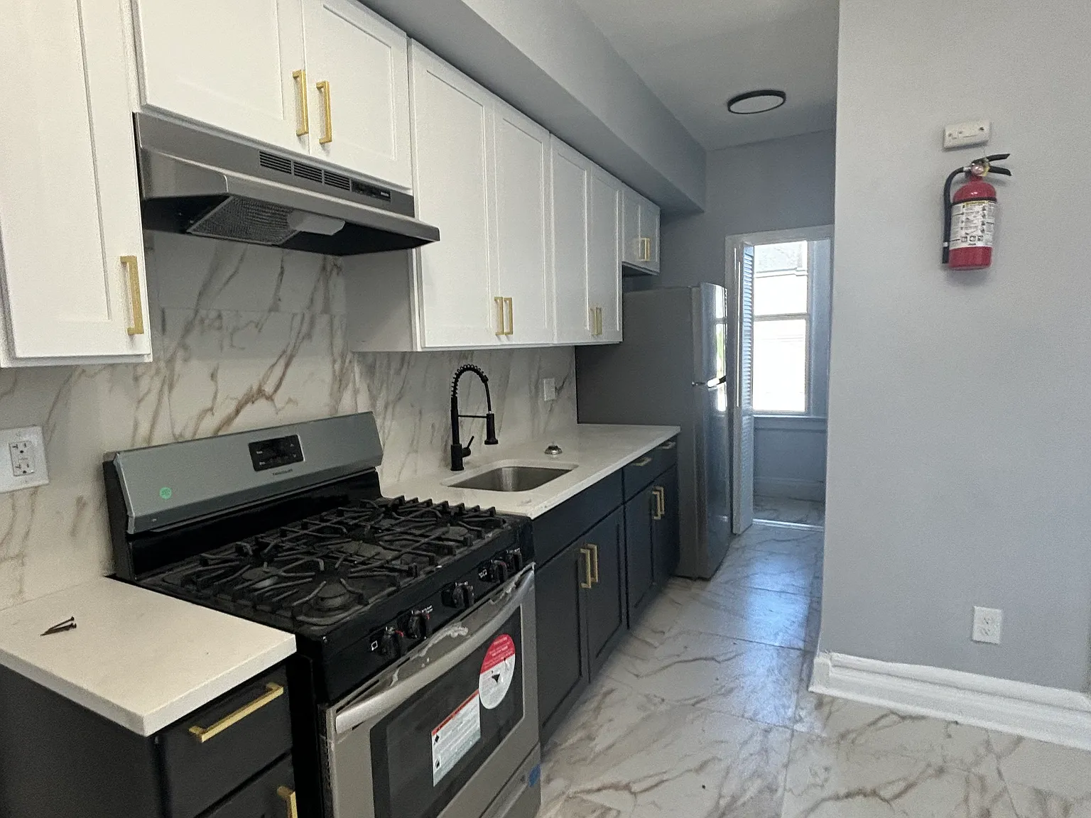 3 bed, 1000 sqft, $2,350 — Photo 4