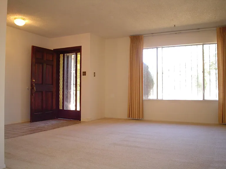 7204 Avenida La Costa NE — Photo 8