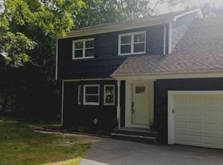 20 Bellview Ave, Brookhaven, NY 11719