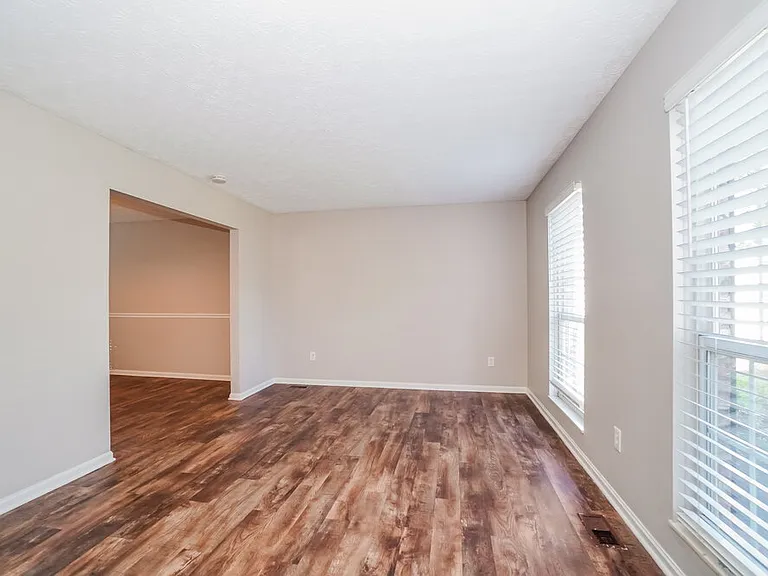 593 Bridgewater Ct — Photo 5