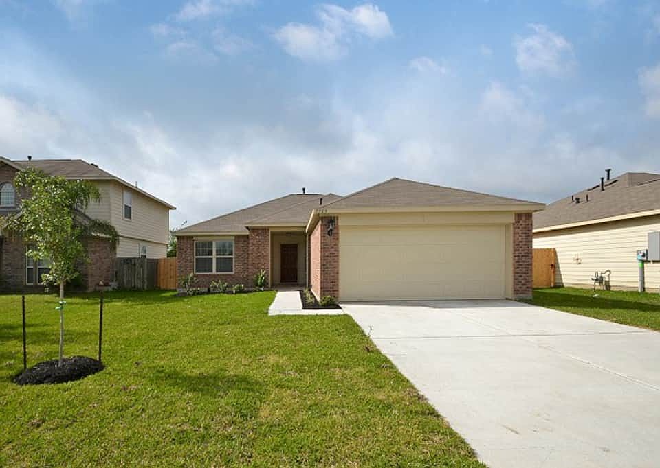 1st image of 7909 W Red Oak Ln