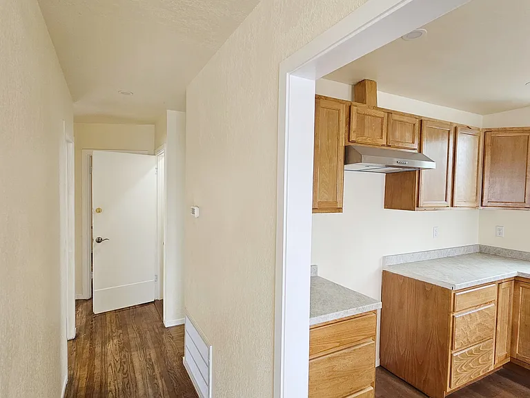 320 Skyline Dr — Photo 4