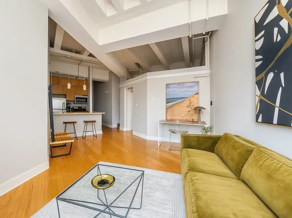 12 Stoneholm St APT 423, Boston, MA 02115