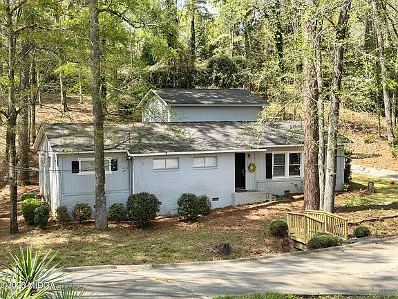 2nd image of 1560 Hawthorne Rd