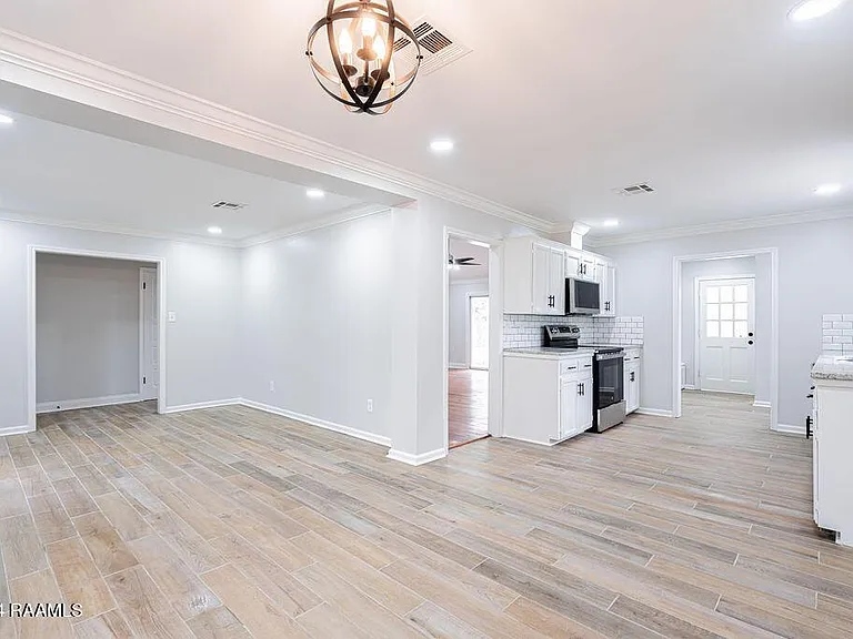 213 Presbytere Pkwy — Photo 7
