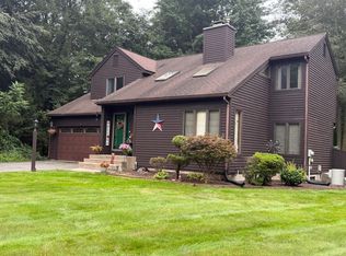 133 Cottonwood Ln, Agawam, MA 01001