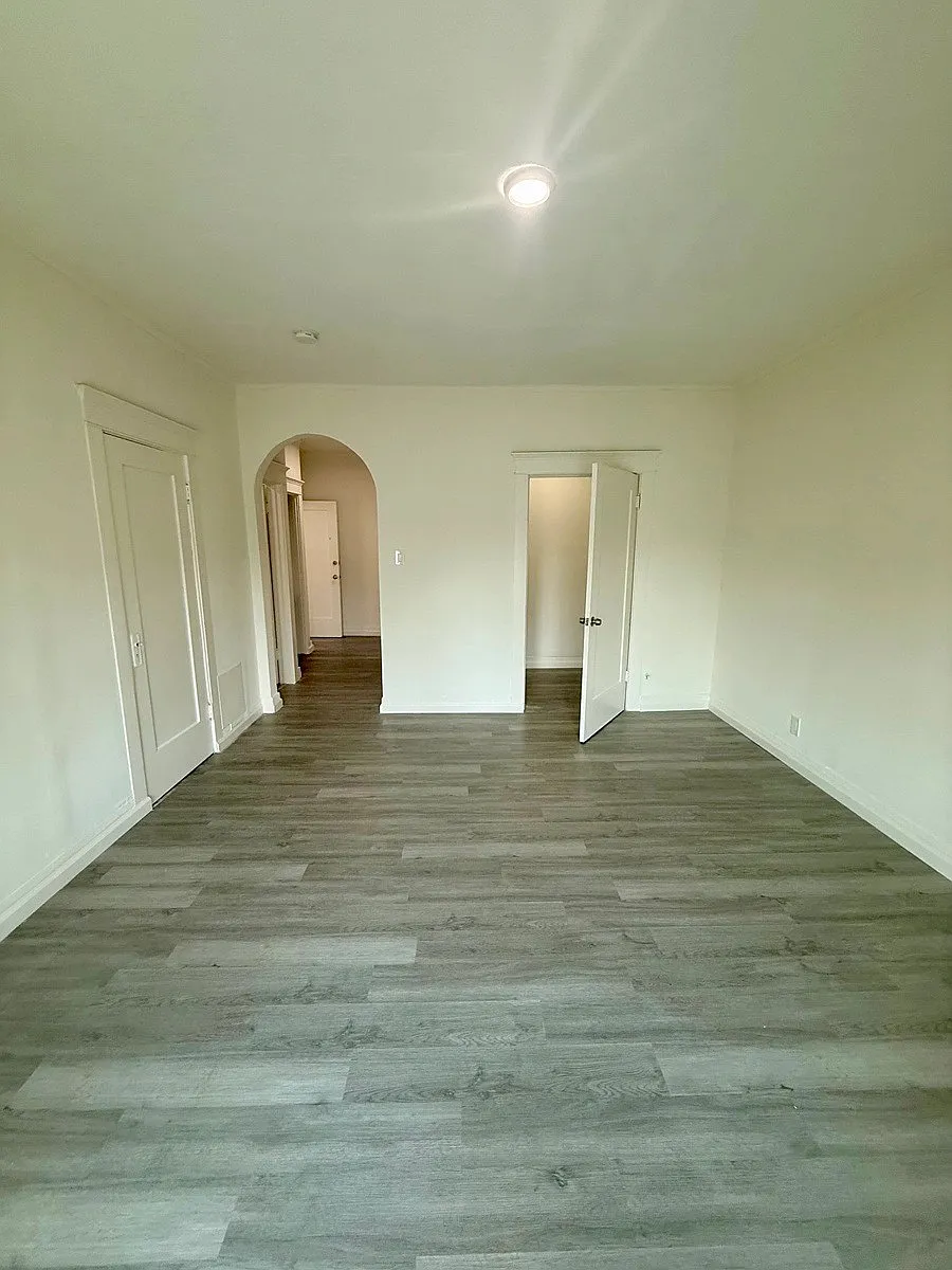 Building Photo - 2805-2813A S Vermont Ave #2809-3