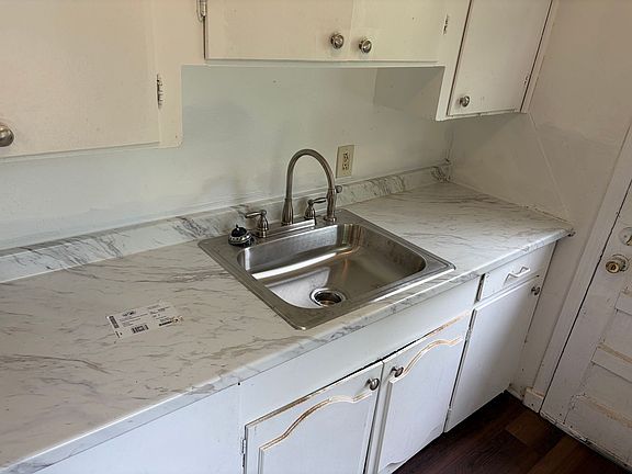 4th image of 2641 Valley Ridge Rd