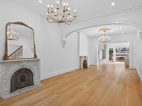 4th image of 139 Grand St