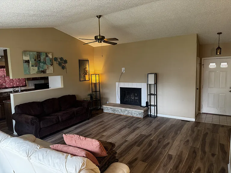 5702 Kentford Cir — Photo 5