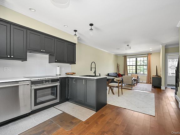 5th image of 15822 Powells Cove Boulevard